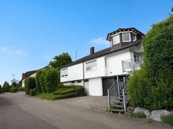 Immobilie in Albershausen - Viel Platz für Familie, Generationen oder Vermietung - Zweifamilienhaus mit Potenzial - Bild 1