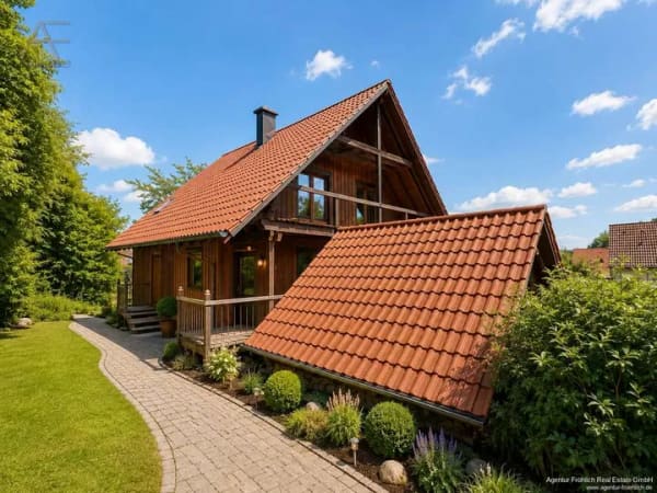 Immobilie in Ursberg - Fernblick statt Standard – Einfamilienhaus mit Potenzial in traumhafter Hanglage - Bild 3