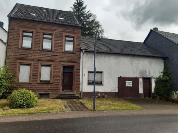 Immobilie in Oberbettingen - Wohnhaus mit Nebengebäude und Garten in 54578 Oberbettingen - Bild 1