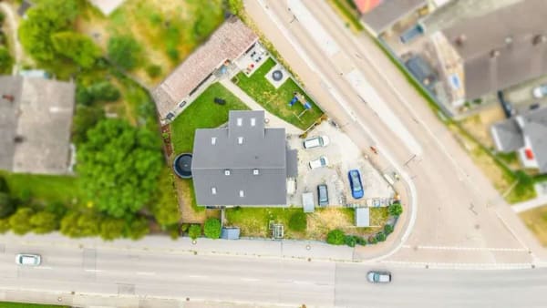 Immobilie in Teublitz - Fast wie neu!
Kernsaniertes ZFH mit großem Garten,Nebengebäude und zahlreichen Nutzungsmöglichkeite - Bild 1