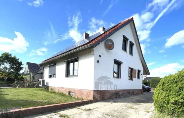 Immobilie in Grasleben - FAMILIENGLÜCK IN GRASLEBEN – MODERNISIERTES EINFAMILIENHAUS MIT GROSSEM GARTEN - Bild 0