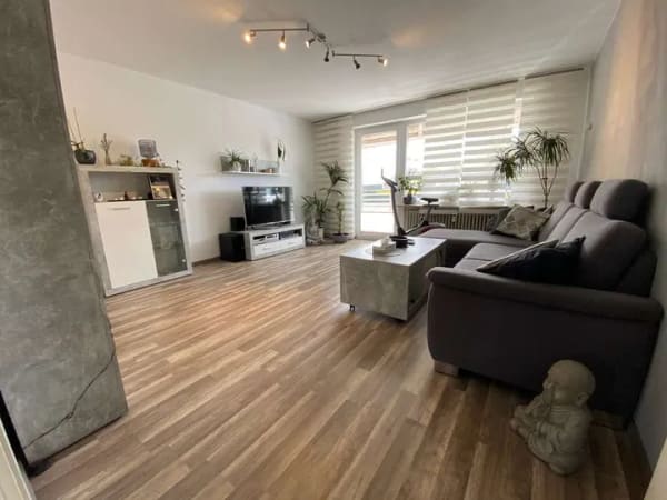 Immobilie in Emden - Großzügige 3-Zimmer-Wohnung mit Balkon und Stellplatz - Bild 0