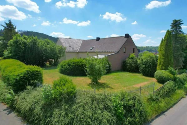 Immobilie in Gerolstein - Freistehendes, geräumiges Wohnhaus mit Lagerhalle und Garage auf einem 2.858 m² großen Grundstück in Gerolstein - Bild 1