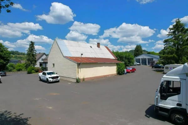 Immobilie in Gerolstein - Freistehendes, geräumiges Wohnhaus mit Lagerhalle und Garage auf einem 2.858 m² großen Grundstück in Gerolstein - Bild 2