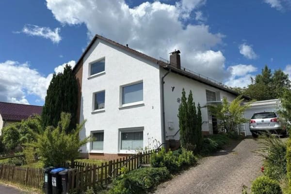 Immobilie in Hardegsen - Für alle Generationen: EFH mit Einliegerwohnung, Dachausbau & großem Garten nahe Göttingen! - Bild 1