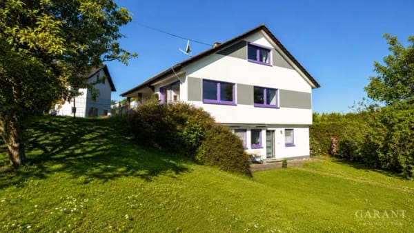 Immobilie in Abtsgmünd - Großzügiges Familienhaus mit Einliegerwohnung - Ruhe, Natur und ca. 1073 qm Grundstück! - Bild 0