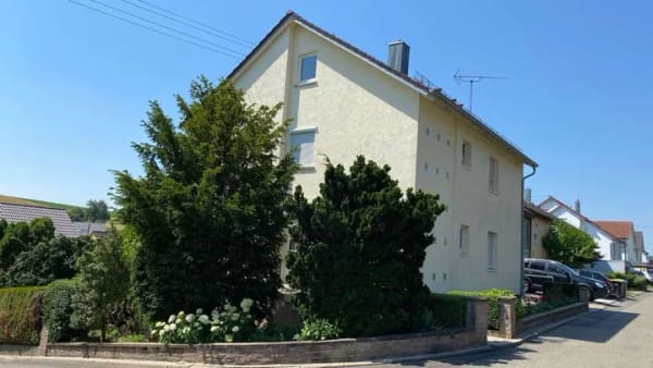 Immobilie in Schwaigern - Haus sucht Familie- Zweifamilienhaus mit Garage in sonniger ruhiger Wohngebietslage zu verkaufen! - Bild 0