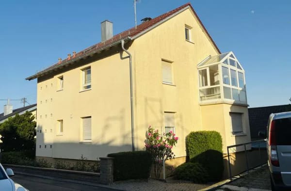 Immobilie in Schwaigern - Haus sucht Familie- Zweifamilienhaus mit Garage in sonniger ruhiger Wohngebietslage zu verkaufen! - Bild 2
