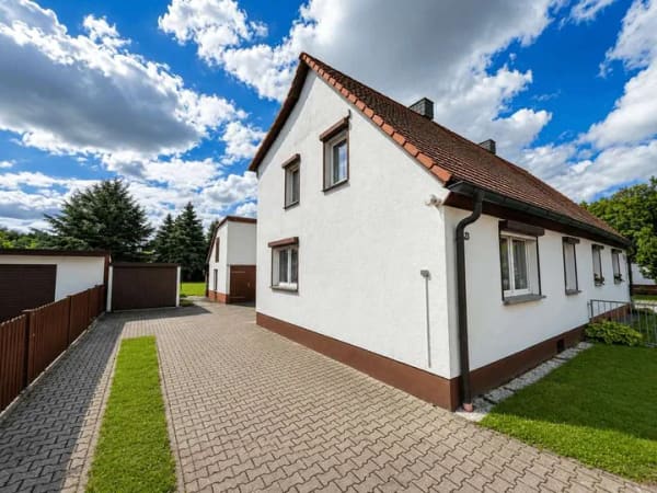 Immobilie in Pegau - Tolle Doppelhaushälfte in ruhiger Lage in Pegau mit Garage & großzügigem Garten zu verkaufen - Bild 0