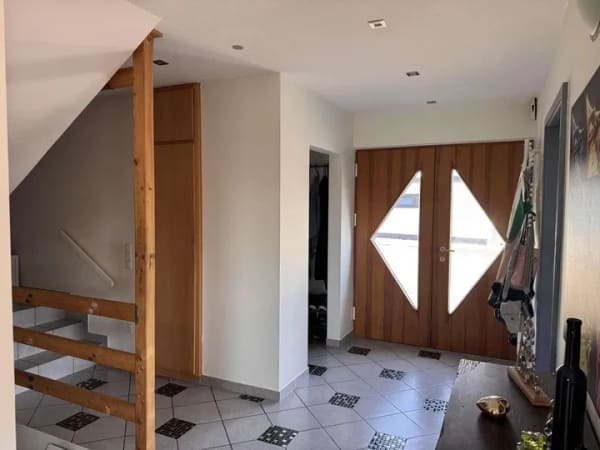 Immobilie in Helmenzen - Stilvolle Doppelhaushälfte mit überdachter Terrasse und Photovoltaikanlage–Einziehen und wohlfühlen! - Bild 1