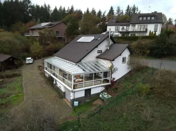 Immobilie in Daun - FREISTEHENDES EINFAMILIENHAUS MIT TRAUMHAFTEM FERNBLICK, Wohnen in die Ferien, Altersruhesitz - Bild 0
