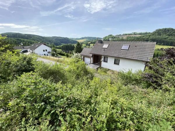 Immobilie in Daun - FREISTEHENDES EINFAMILIENHAUS MIT TRAUMHAFTEM FERNBLICK, Wohnen in die Ferien, Altersruhesitz - Bild 2