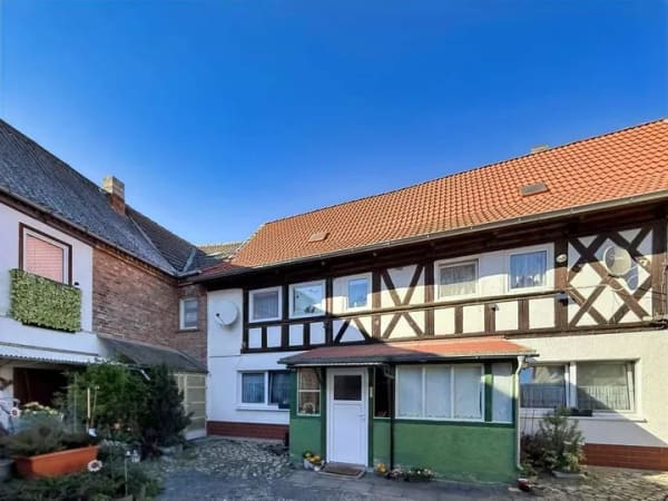 Immobilie in Oschersleben - Historischer 4-Seiten-Hof mit Fachwerkhaus, Nebengebäuden und großem Potenzial in Hordorf! - Bild 1