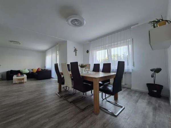 Immobilie in Bürstadt - Vollvermietetes 3-Familienhaus – Ideal für Kapitalanleger und zukünftige Eigennutzer - Bild 2