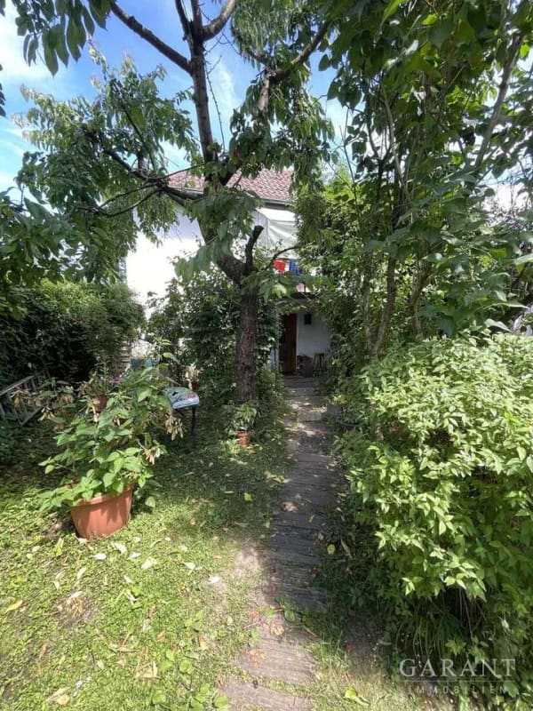 Immobilie in Oberstenfeld - * Charmantes Einfamilienhaus mit Walmdach * freistehend * herrliche Lage * - Bild 1