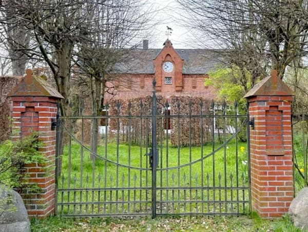 Immobilie in Zarrentin am Schaalsee - Historisches Anwesen in Schaalseenähe - Wohnen, Arbeiten und Kapitalanlage in Einem - Bild 0
