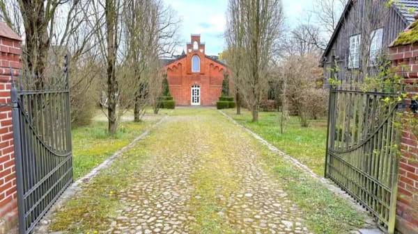 Immobilie in Zarrentin am Schaalsee - Historisches Anwesen in Schaalseenähe - Wohnen, Arbeiten und Kapitalanlage in Einem - Bild 2