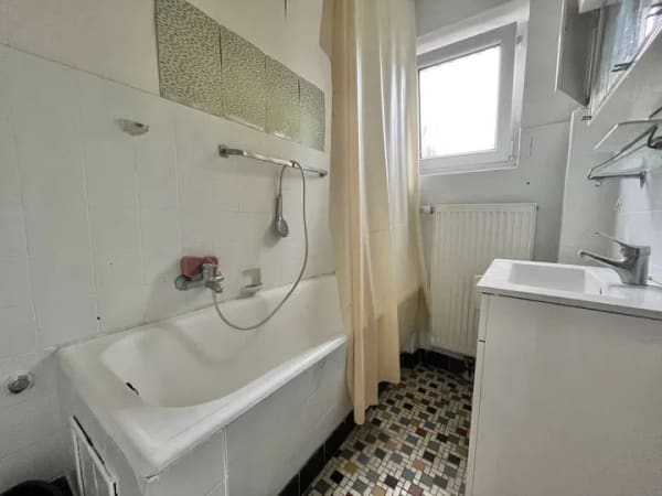 Immobilie in Manching - Sanierungsobjekt mit vielseitigem Entwicklungspotenzial - Bild 3