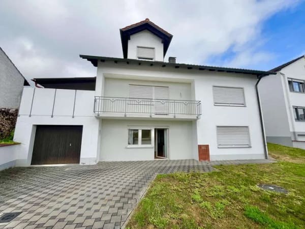 Immobilie in Großmehring - Viel Platz & Potenzial: Charmantes Zweifamilienhaus mit großem Grundstück in Großmehring - Bild 1