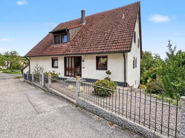 Immobilie in Kammerstein - Attraktives Einfamilienhaus mit Einliegerwohnung in ruhiger Lage von Kammerstein - Bild 0