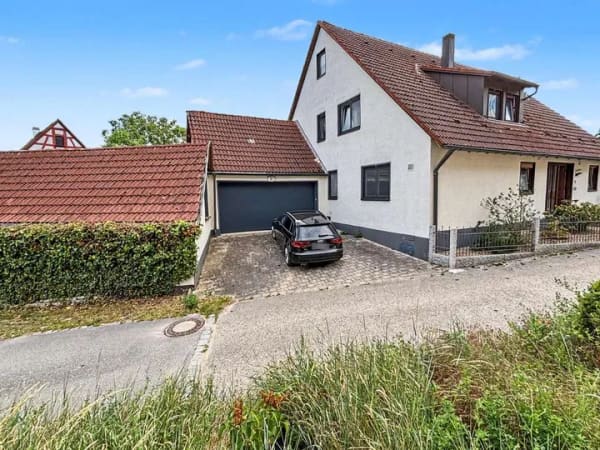 Immobilie in Kammerstein - Attraktives Einfamilienhaus mit Einliegerwohnung in ruhiger Lage von Kammerstein - Bild 1