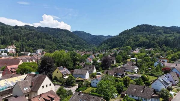 Immobilie in Sulzburg - Architektonisches Wohnjuwel mit Einliegerwohnung – Großzügiges Zuhause in ruhiger Ortsrandlage - Bild 1