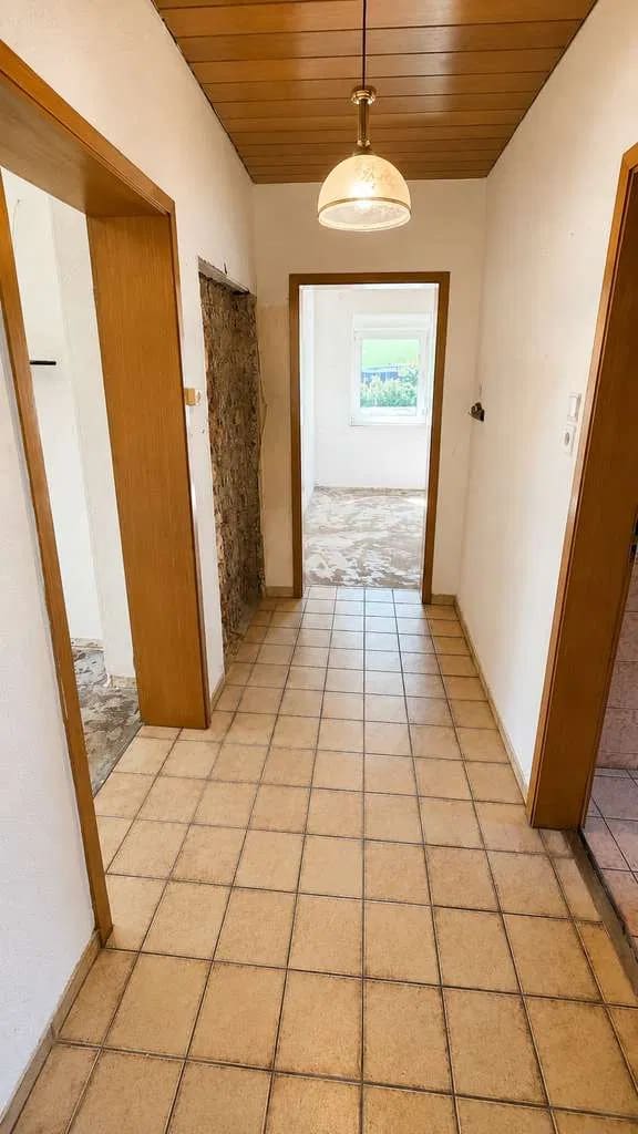 Immobilie in Aschaffenburg - Im Bieterverfahren : Altbau-Rohdiamant mit Balkon – Für alle, die mehr sehen als nur den Ist-Zustand - Bild 3