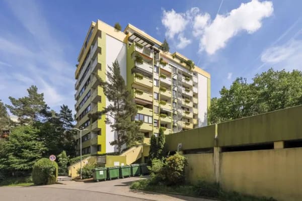 Immobilie in Eisingen - Licht, Weitblick und Sonne – 3-Zimmer-Wohnung mit Garage und zwei Südbalkonen! - Bild 1