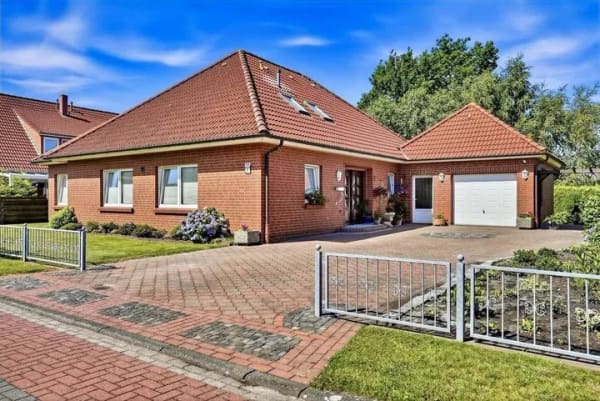 Immobilie in Upgant-Schott - Elegant wohnen in Upgant‑Schott – Bungalow mit Garten, viel Platz und großzügiger Garage - Bild 0