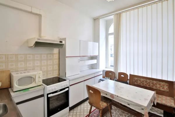 Immobilie in Baden-Baden - Vermietete Erdgeschosswohnung im denkmalgeschützten Altbau mit schöner Terrasse - Bild 3