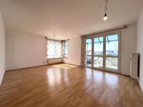 Immobilie in Altbach - Lichtdurchflutet und Gepflegt: 3-Zimmer Wohnung mit Balkon, Einbauküche und TG-Stellplatz - Bild 1