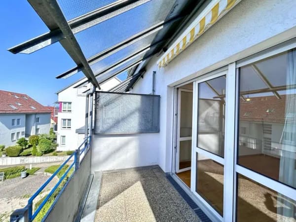 Immobilie in Altbach - Lichtdurchflutet und Gepflegt: 3-Zimmer Wohnung mit Balkon, Einbauküche und TG-Stellplatz - Bild 2