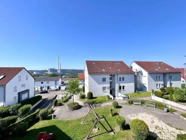 Immobilie in Altbach - Lichtdurchflutet und Gepflegt: 3-Zimmer Wohnung mit Balkon, Einbauküche und TG-Stellplatz - Bild 3