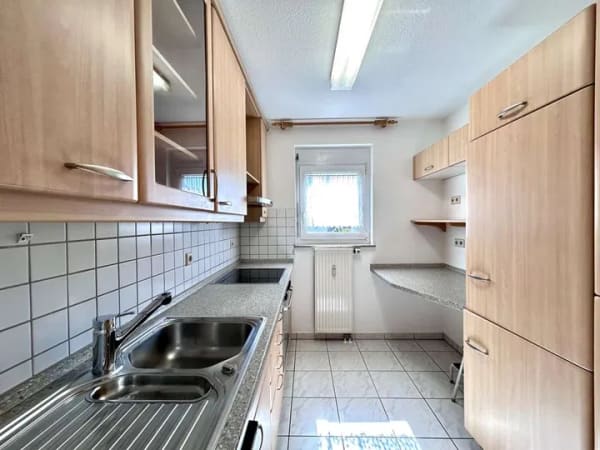 Immobilie in Altbach - Lichtdurchflutet und Gepflegt: 3-Zimmer Wohnung mit Balkon, Einbauküche und TG-Stellplatz - Bild 4