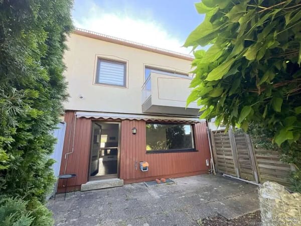 Immobilie in Schwanstetten - Reihenmittelhaus mit Keller, 
Balkon, Kachelofen und Garage 
in ruhiger Wohnlage Schwanstettens - Bild 0