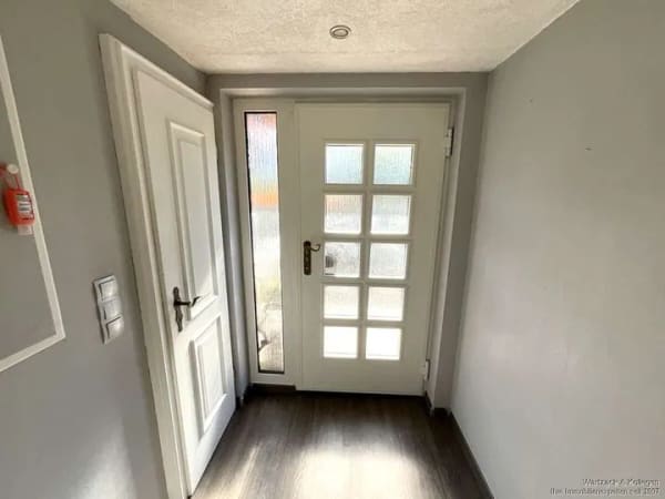 Immobilie in Schwanstetten - Reihenmittelhaus mit Keller, 
Balkon, Kachelofen und Garage 
in ruhiger Wohnlage Schwanstettens - Bild 2