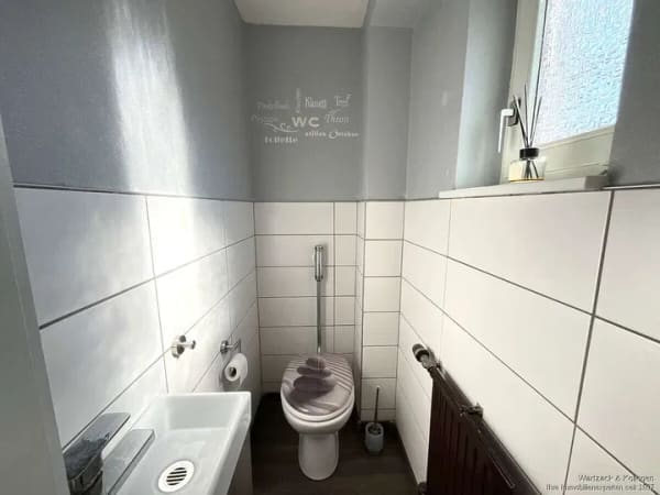 Immobilie in Schwanstetten - Reihenmittelhaus mit Keller, 
Balkon, Kachelofen und Garage 
in ruhiger Wohnlage Schwanstettens - Bild 3
