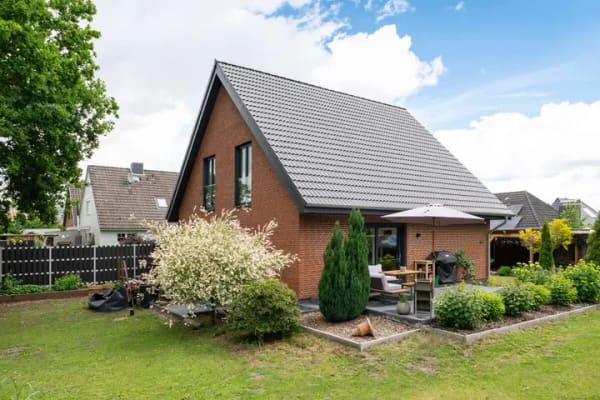 Immobilie in Hohn - Modernes Familienglück auf großzügigem Naturgrundstück - Bild 1