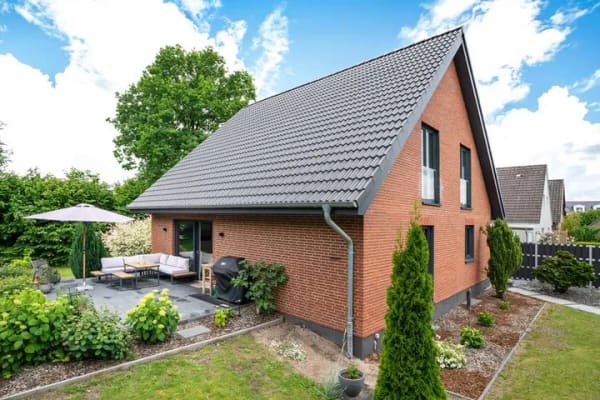 Immobilie in Hohn - Modernes Familienglück auf großzügigem Naturgrundstück - Bild 2