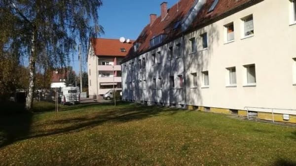 Immobilie in Lauf an der Pegnitz - * * * Günstige Renovierungswohnung: 2,5 Zi- WHG mit sehr guten S-Bahnanschluss n. Nürnberg HBH. (Fra) - Bild 0