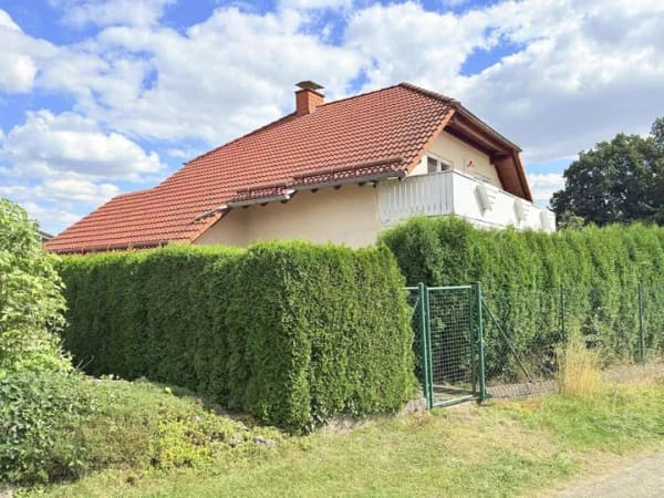 Immobilie in Mittenaar - Wohnen in traumhafter Feldrandlage – Einfamilienhaus mit Pool und tollem Grundstück - Bild 2