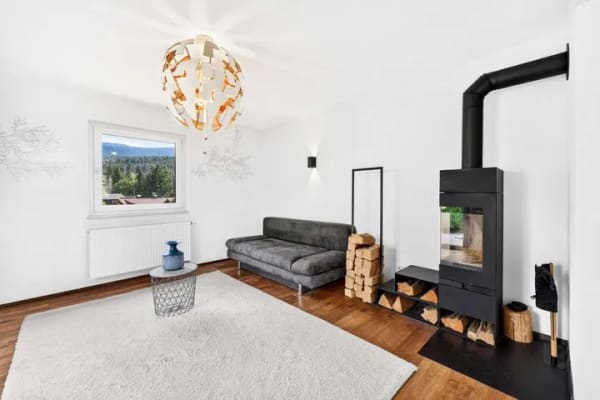 Immobilie in Lohberg - Modernisiertes Einfamilienhaus mit Pool und Bergblick in Lohberg! - Bild 2
