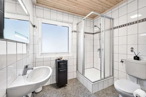 Immobilie in Lohberg - Modernisiertes Einfamilienhaus mit Pool und Bergblick in Lohberg! - Bild 4