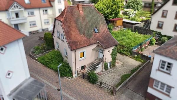 Immobilie in Hauenstein - +++Charmantes Einfamilienhaus für Handwerker: Freistehendes Haus mit Garten, Parkmöglichkeit und ... - Bild 0