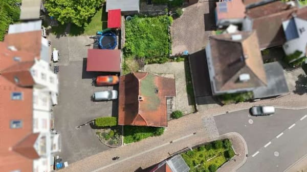 Immobilie in Hauenstein - +++Charmantes Einfamilienhaus für Handwerker: Freistehendes Haus mit Garten, Parkmöglichkeit und ... - Bild 2