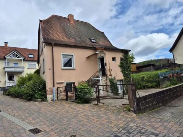 Immobilie in Hauenstein - +++Charmantes Einfamilienhaus für Handwerker: Freistehendes Haus mit Garten, Parkmöglichkeit und ... - Bild 4