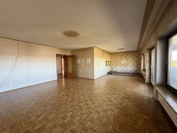 Immobilie in Offenbach an der Queich - 4-Zimmer-Eigentumswohnung mit Weitblick und Entwicklungspotenzial - Bild 0