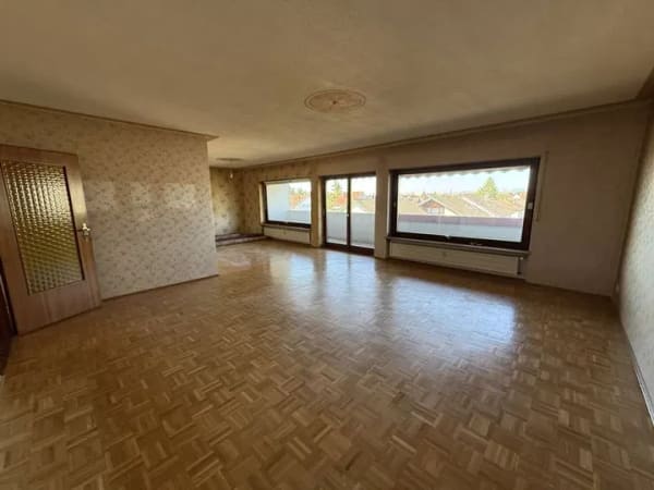 Immobilie in Offenbach an der Queich - 4-Zimmer-Eigentumswohnung mit Weitblick und Entwicklungspotenzial - Bild 1