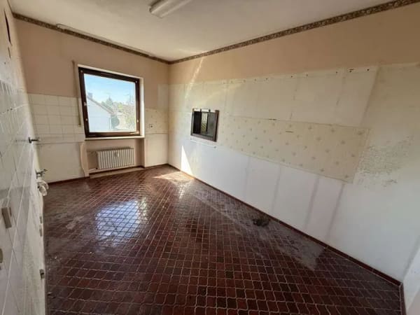 Immobilie in Offenbach an der Queich - 4-Zimmer-Eigentumswohnung mit Weitblick und Entwicklungspotenzial - Bild 2