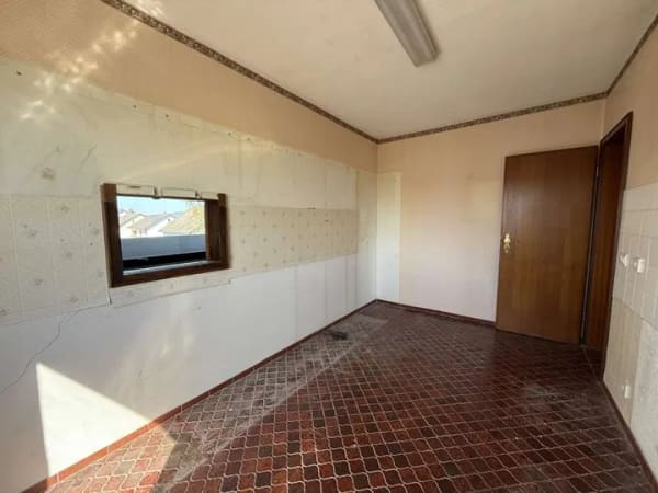 Immobilie in Offenbach an der Queich - 4-Zimmer-Eigentumswohnung mit Weitblick und Entwicklungspotenzial - Bild 3